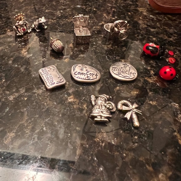 Assorted silver charms and trinkets. - Picture 2 of 2